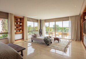 5 bedrooms, iron/ironing board, Internet, bed sheets - Villa Dar Saliha - Five Bedroom Villa, Sleeps 10 (douar laataouna)