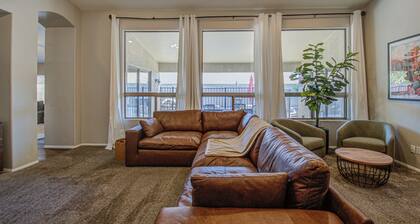 Location! Location! Location! Spacious 4 bedroom with Pool, WiFi, and AC in Mesa