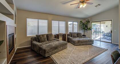 Location! Location! Location! Spacious 4 bedroom with Pool, WiFi, and AC in Mesa