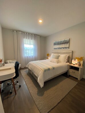 3 bedrooms, in-room safe, desk, iron/ironing board