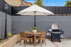 Outdoor dining - Bridge|Pool/Spa |Downtown|Freeways|Airport (San Diego)