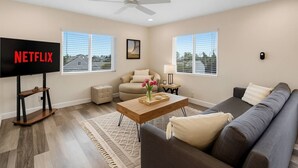 TV - Bridge|Pool/Spa |Downtown|Freeways|Airport (San Diego)