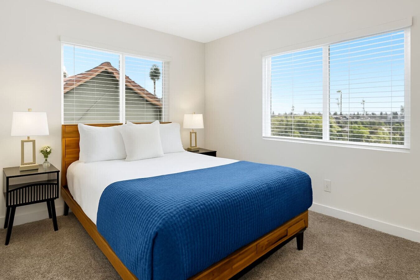 Desk, iron/ironing board, travel cot, WiFi