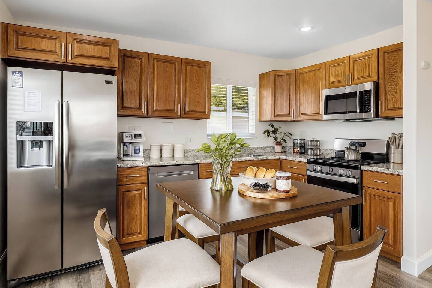 Coffee/tea maker, fridge, microwave, oven