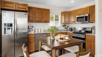 Coffee/tea maker, fridge, microwave, oven