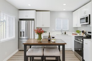 Coffee/tea maker, fridge, microwave, oven