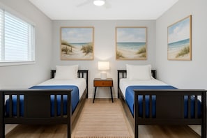 Desk, iron/ironing board, travel crib, WiFi - Leyla| Pool/Spa|Downtown|Freeways|Beaches (San Diego)