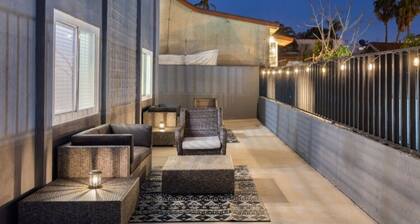 Leyla| Heated Pool/Spa|Downtown|Freeways|Beaches