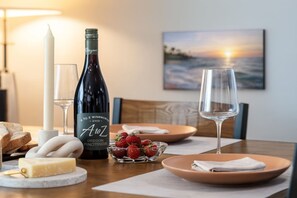 Dining - Three Private Units| Pool/Spa|Downtown|Freeways|Beaches (San Diego)