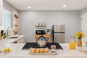 茶具/咖啡用具、冰箱、微波炉、烤箱