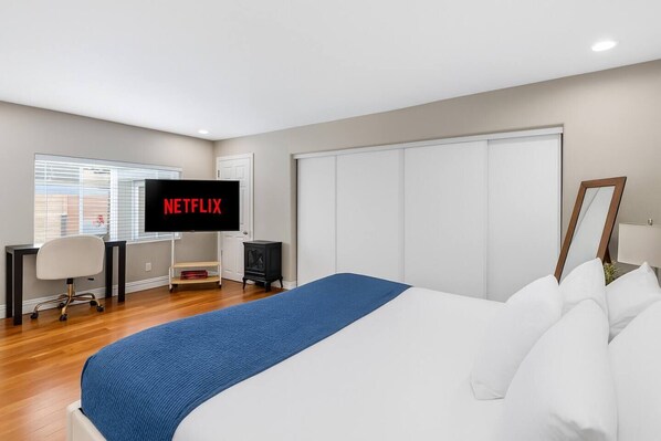 A hotel room with a bed, a desk, a chair, a television, and a wardrobe. - Three Private Units| Pool/Spa|Downtown|Freeways|Beaches (San Diego)