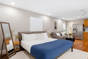 Desk, iron/ironing board, travel cot, WiFi - Three Private Units| Pool/Spa|Downtown|Freeways|Beaches (San Diego)