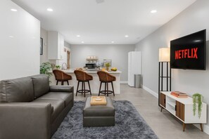 TV - Three Private Units| Pool/Spa|Downtown|Freeways|Beaches (San Diego)