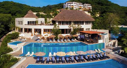 Paradise on the hills close to heaven mountain and see combined great experience