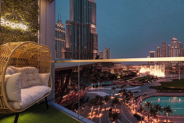 Luxury Apartment | Balcony - GOGOTO Burj & Fountain View Stay (Dubai)