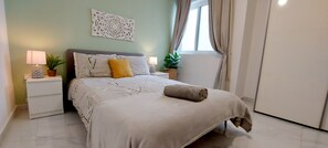 2 chambres, fer et planche à repasser, Wi-Fi, draps fournis