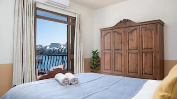 4 habitaciones, tabla de planchar con plancha, cuna de viaje y wifi