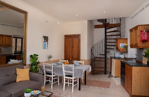 Interior - Melita Seafront Bedroom with views, balcony and en-suite (Marsaskala)