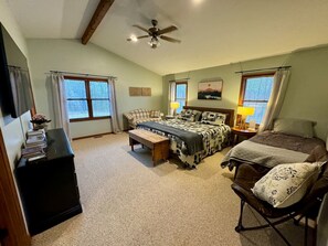 4 bedrooms, desk, travel crib, free WiFi