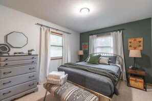 4 chambres, bureau, lit de bébé portatif, accès au Wi-Fi (inclus)