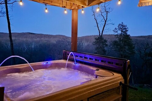 Huzzah Springs- hot tub, barrel sauna & arcade