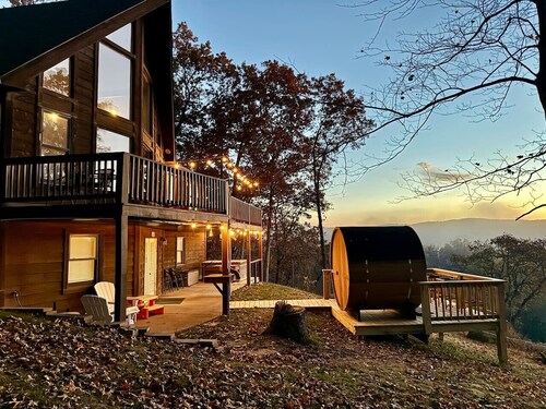 Huzzah Springs- hot tub, barrel sauna & arcade