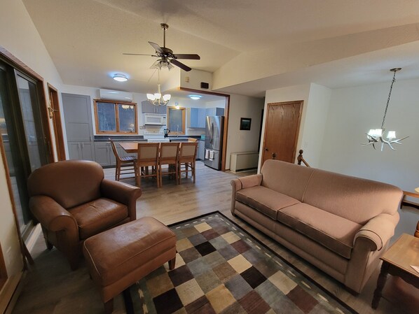 Smart TV, fireplace, ping pong