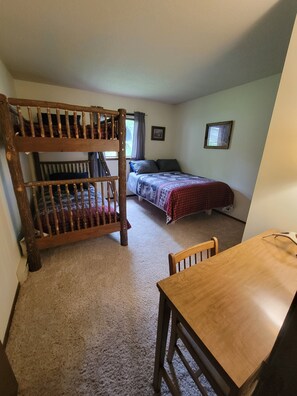 3 bedrooms, WiFi, bed sheets, wheelchair access