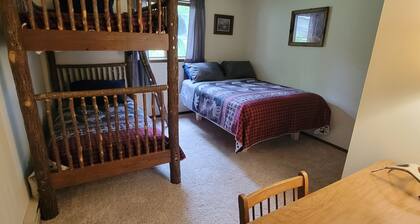 Ray's Retreat lake house Sleeps 8