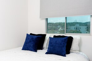 2 slaapkamers, een kluis op de kamer, een bureau