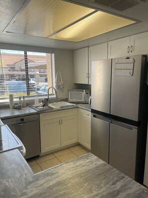 Private kitchen - 2-bedroom condo in awesome Mesa with AC, WiFi (Mesa)