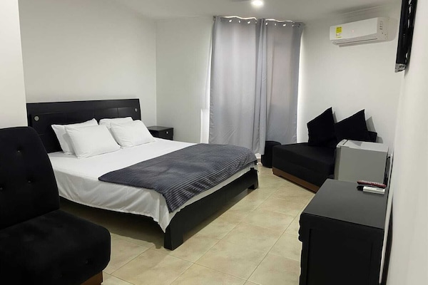 Deluxe Room | Free WiFi, bed sheets