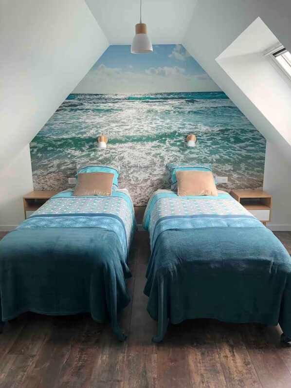 2 bedrooms, iron/ironing board, WiFi, bed sheets