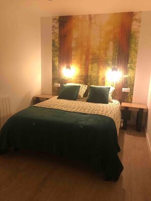 2 chambres, fer et planche à repasser, Wi-Fi, draps fournis