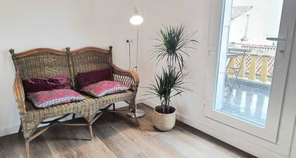 Charming little house in the port with sea views and lots of charm