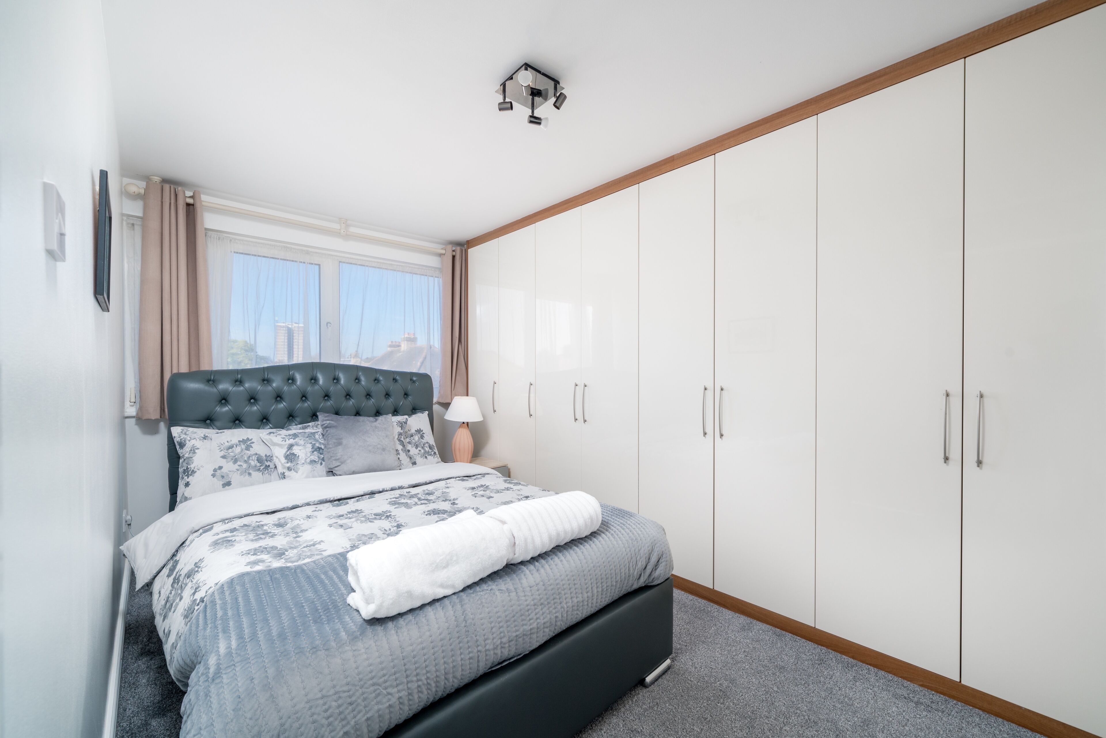 House | 5 bedrooms, iron/ironing board, free WiFi, bed sheets