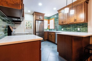 Fridge, microwave, oven, stovetop - Steps to Bellarmine University (Louisville)