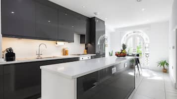 Réfrigérateur, micro-ondes, four, lave-vaisselle