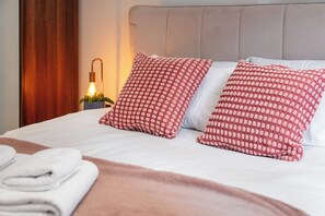 2 makuuhuonetta, silitysrauta/-lauta, ilmainen Wi-Fi, vuodevaatteet