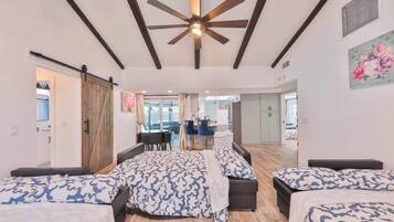 3 habitaciones, tabla de planchar con plancha y cuna de viaje