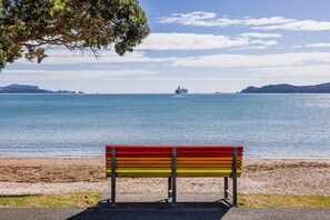 Beach - Dream View Waterfront - Paihia Holiday Home (Paihia)