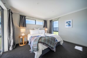 3 chambres, fer et planche à repasser, Wi-Fi, draps fournis
