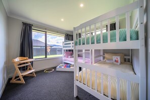 3 chambres, fer et planche à repasser, Wi-Fi, draps fournis
