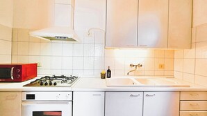 Private kitchen - Villa Foresta Meanggio (Apt Croce): Nature retreat with stunning Lake Como View (Menaggio)