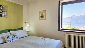 1 bedroom, iron/ironing board, WiFi, bed sheets - Villa Foresta Meanggio (Apt Croce): Nature retreat with stunning Lake Como View (Menaggio)