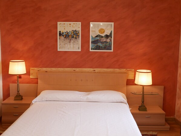 4 bedrooms, WiFi, bed sheets