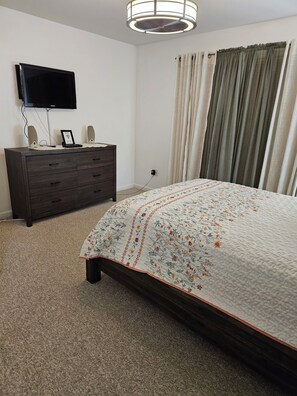 3 bedrooms, iron/ironing board, free WiFi, bed sheets