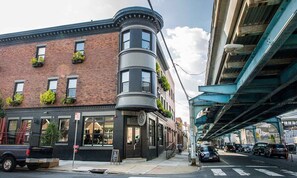 City view from property - Historic Old City 1 Bedroom, 1 Bath (Philadelphia)