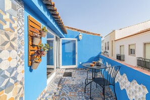 Outdoor dining - Casa Tamar – Sunny Balcony (Lagos)