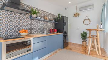 Fridge, microwave, coffee/tea maker, electric kettle